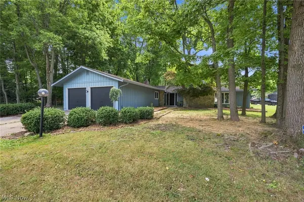 20019 Hawthorne Lane, Strongsville, OH 44149