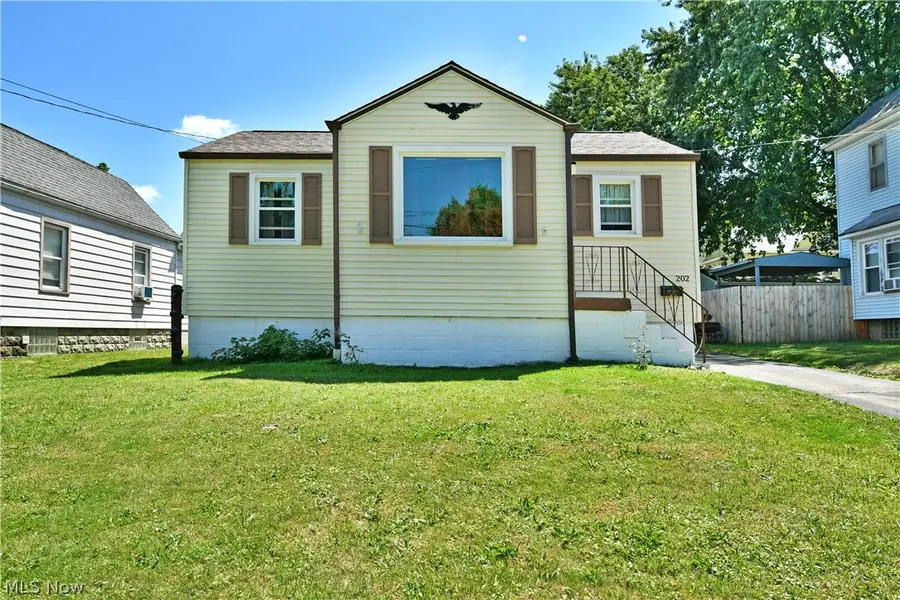 202 Elm Street, Struthers, OH 44471 - #2