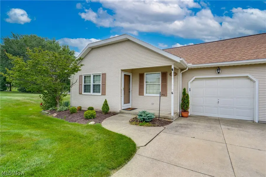 332 W Heatherwood Drive, Barberton, OH 44203 - #2