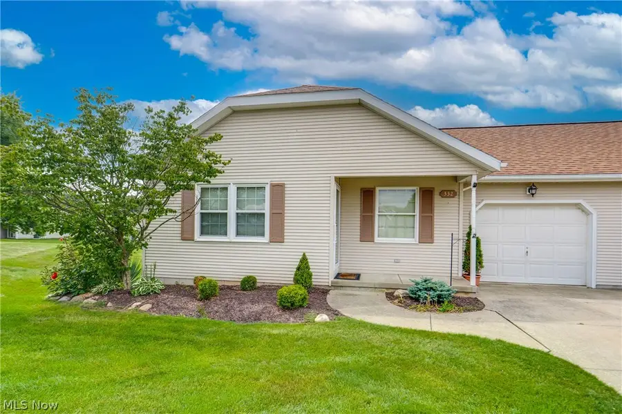 332 W Heatherwood Drive, Barberton, OH 44203 - #3