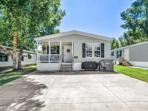 381 Westwoods, Amherst, OH 44001