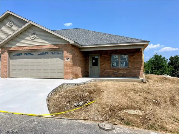 217 Pinehurst Drive, Dover, OH 44622