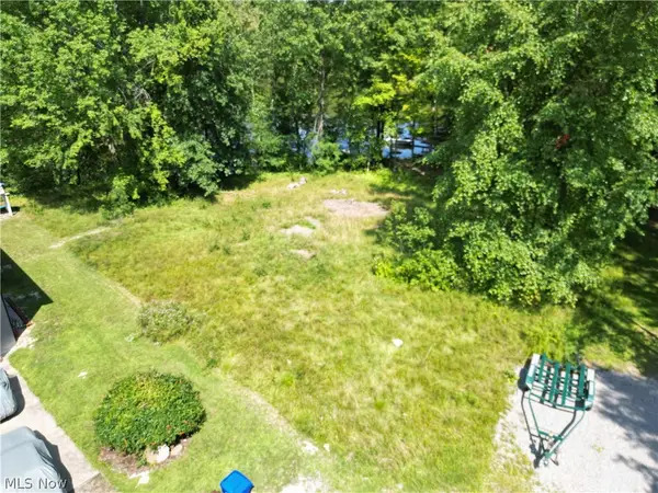 Lakeview Street, Lake Milton, OH 44429