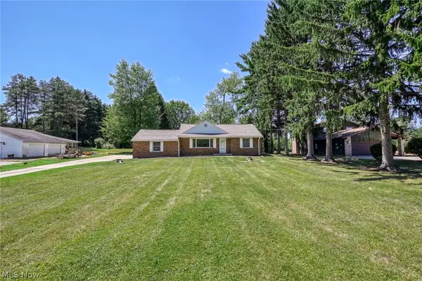 7570 Richmond Road, Oakwood Village, OH 44146