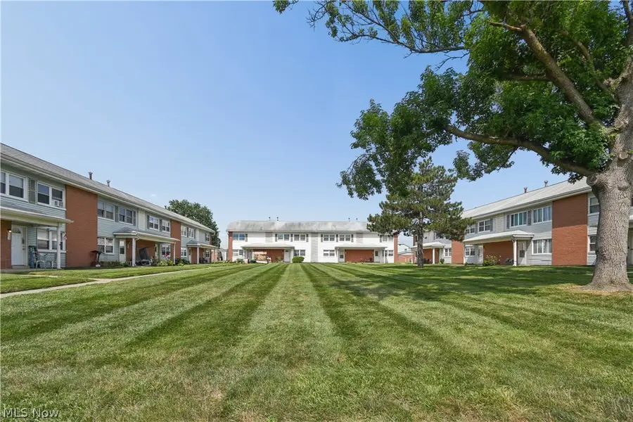 156 Buckeye Circle, Columbus, OH 43217 - #2
