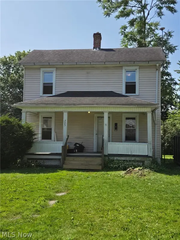 225 W Indiana Avenue, Sebring, OH 44672