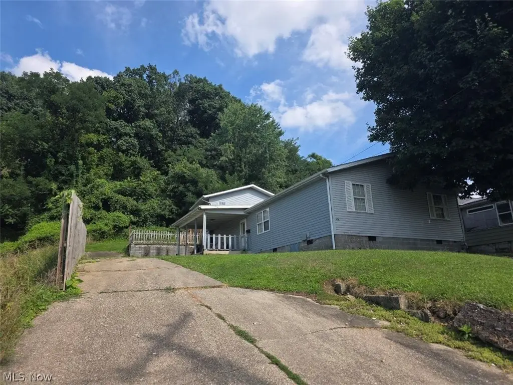 910 26th Street, Huntington, WV 25703 - #1