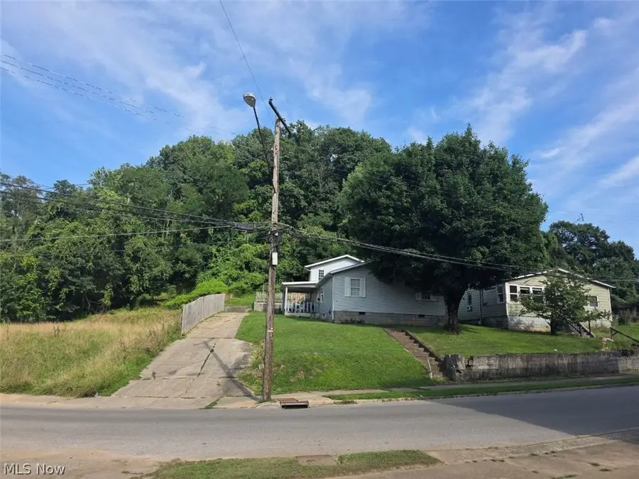 910 26th Street, Huntington, WV 25703 - #2