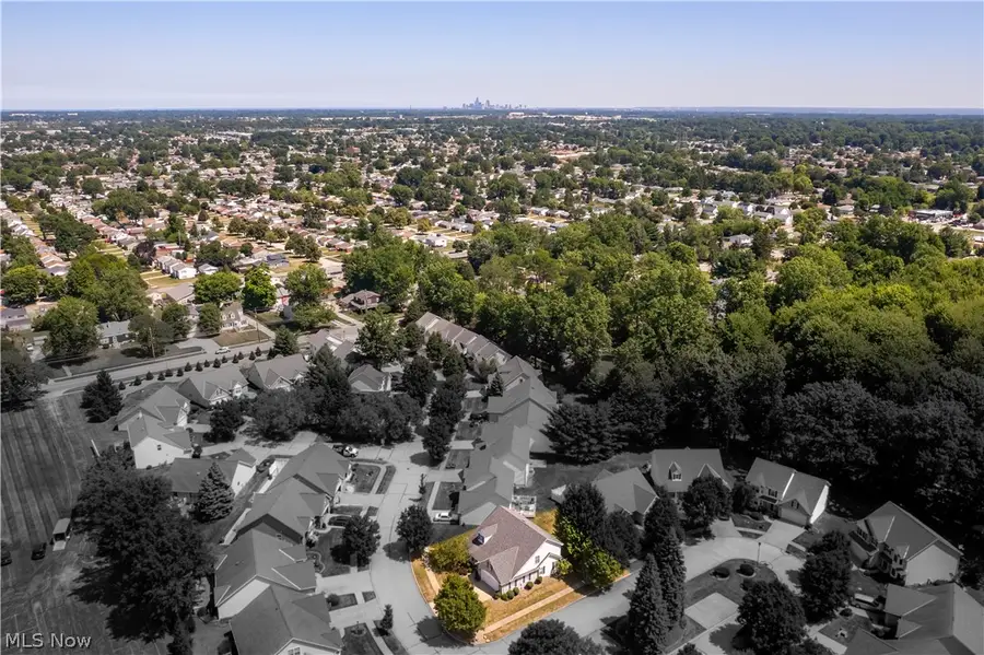 6651 Nantucket Lane, Middleburg Heights, OH 44130 - #2