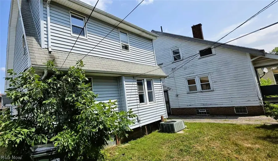 13420 Saybrook Avenue, Garfield Heights, OH 44105 - #2