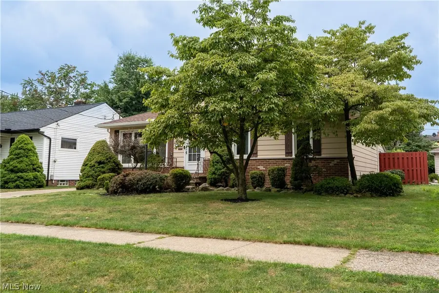 6300 Mandalay Drive, Parma Heights, OH 44130 - #2