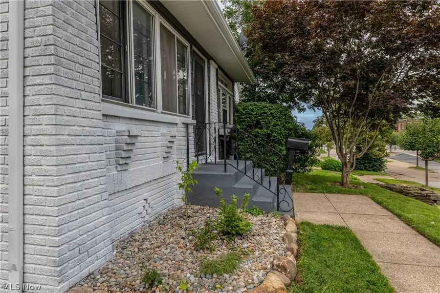 366 Palm Avenue, Akron, OH 44301 - #2