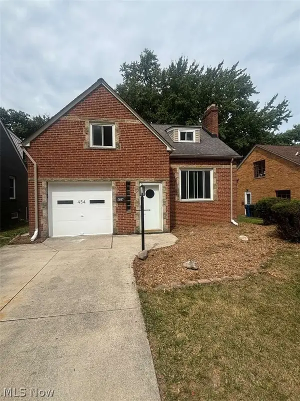 454 Parkside Drive, Bay Village, OH 44140