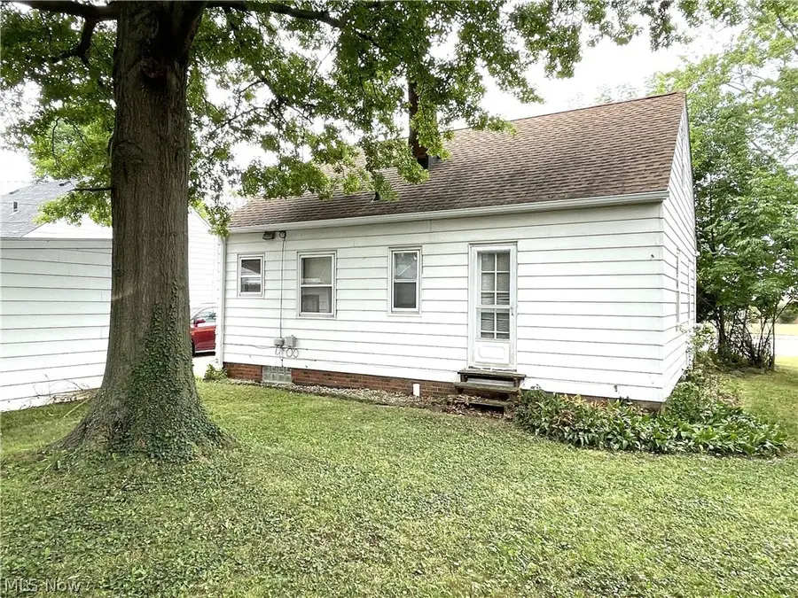 28532 Lake Shore Boulevard, Willowick, OH 44095 - #2