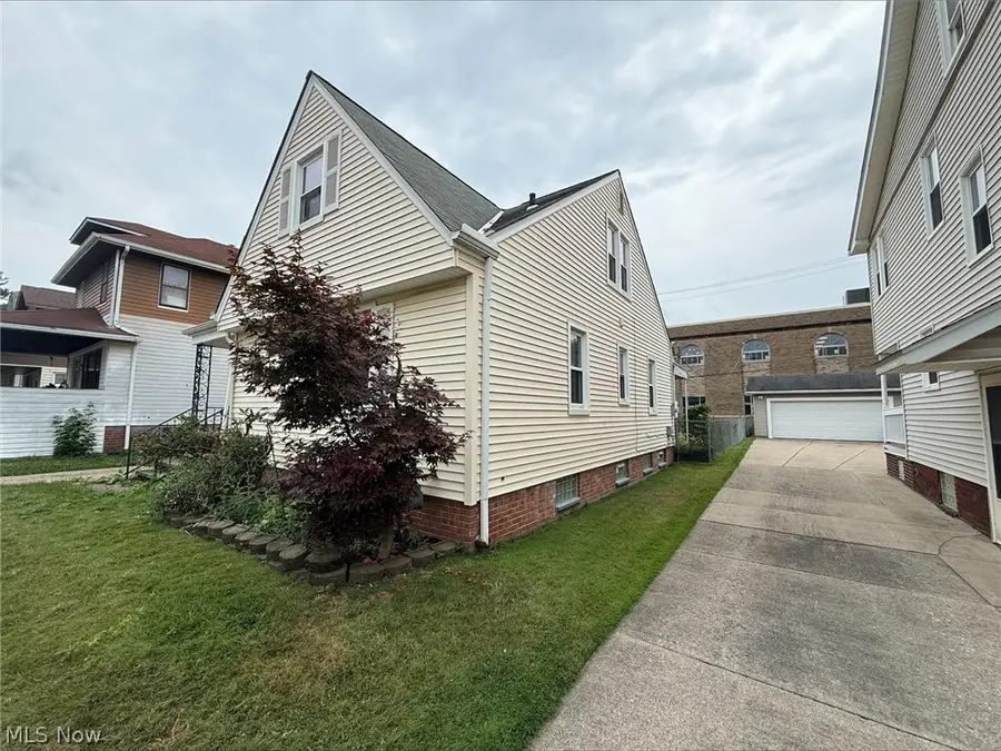 9512 Dorothy Avenue, Garfield Heights, OH 44125 - #2