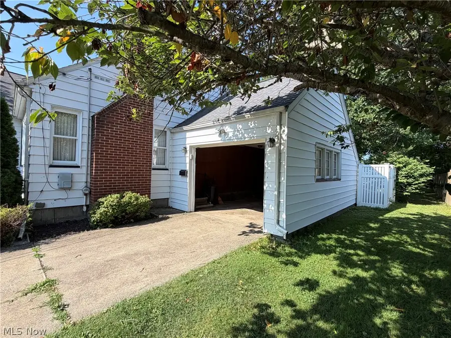 605 Allen Avenue, Ashtabula, OH 44004 - #3