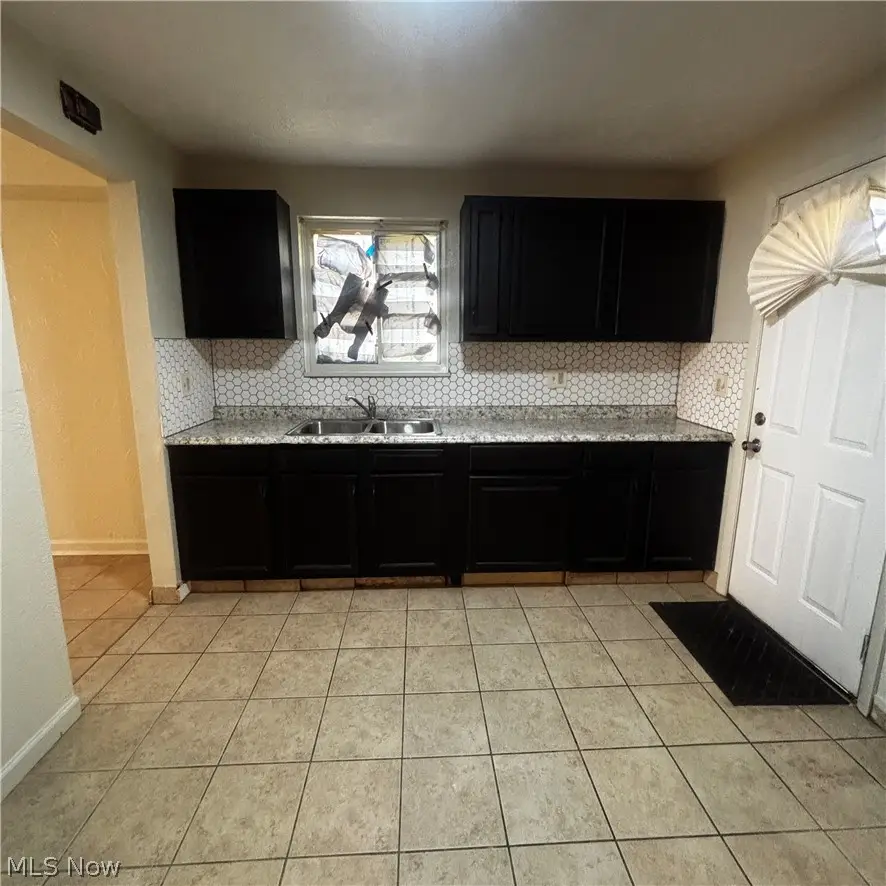 23823 Banbury Circle #H1, Warrensville Heights, OH 44128 - #3