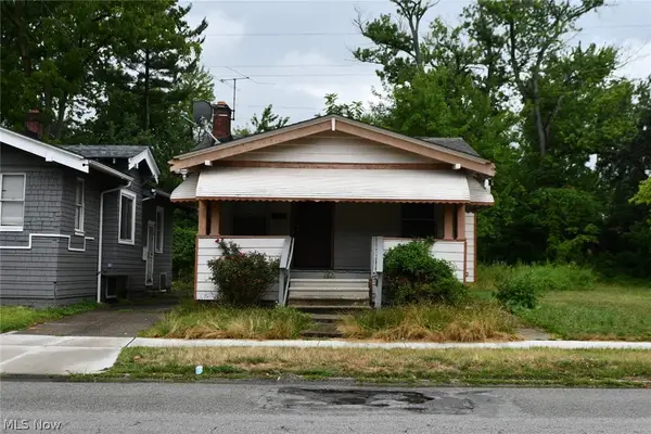 1582 E 133rd Street, East Cleveland, OH 44112