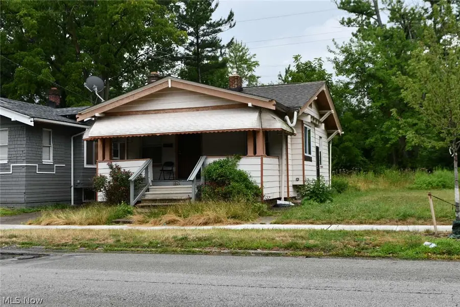 1582 E 133rd Street, East Cleveland, OH 44112 - #3