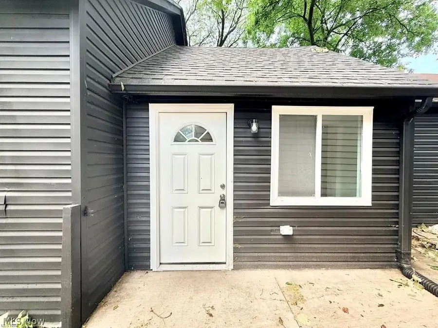842 Starkweather Avenue, Cleveland, OH 44113 - #2