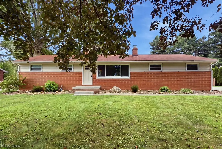 4828 Echoglenn Nw Street, North Canton, OH 44720 - #2