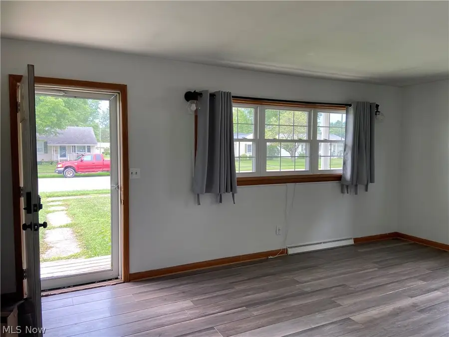 917 Kaderly Nw Street, New Philadelphia, OH 44663 - #3