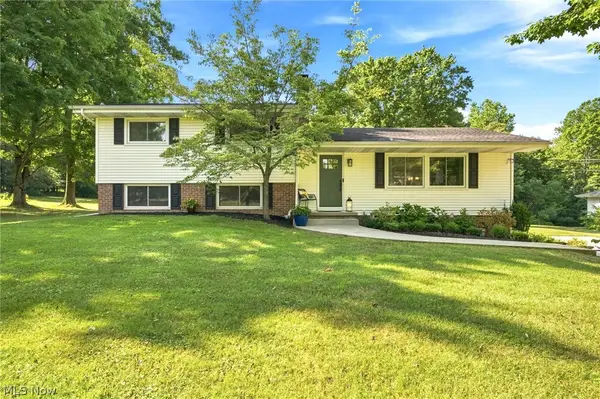 18082 Kenston Lake Drive, Chagrin Falls, OH 44023