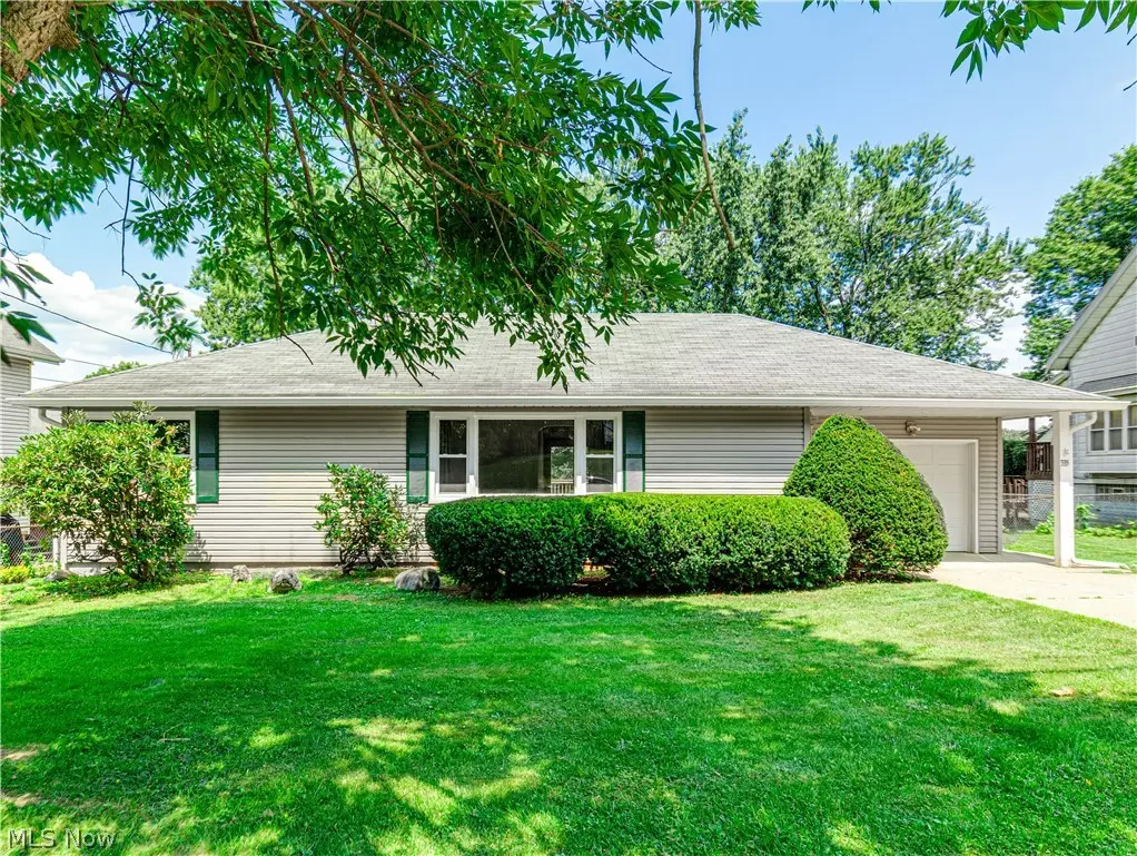 335 E Huston Street, Barberton, OH 44203 - #1