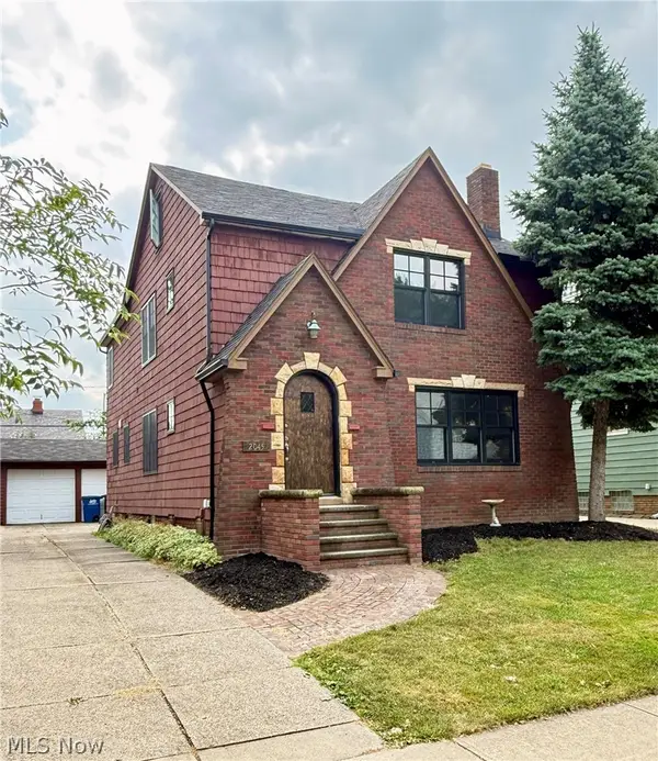 2045 Reveley Avenue, Lakewood, OH 44107