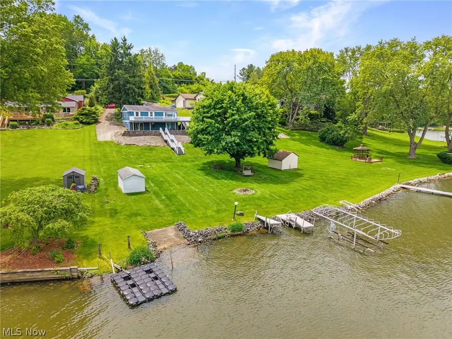 426 E Mohawk Drive, Malvern, OH 44644 - #3