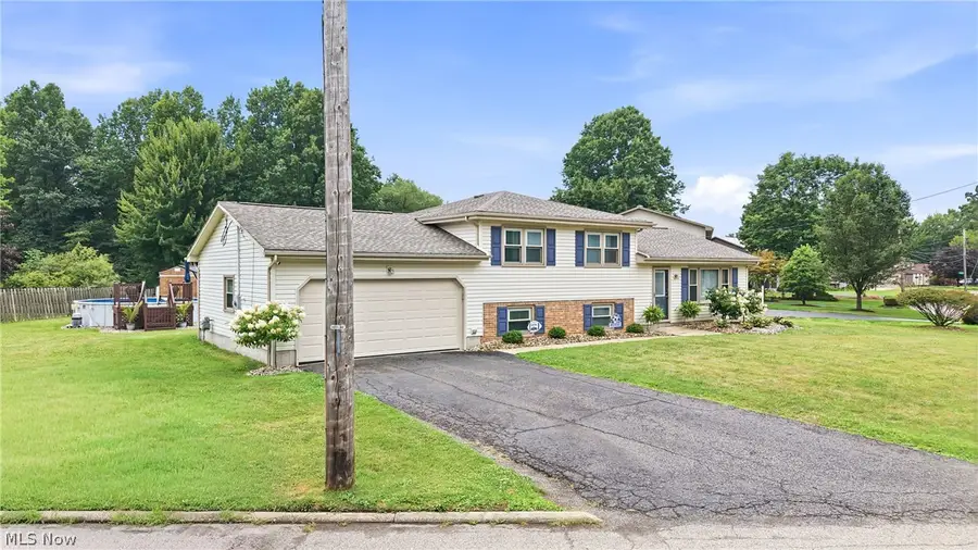 503 Meadowland Drive, Hubbard, OH 44425 - #2
