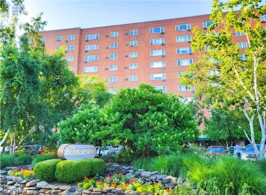 11820 Edgewater Drive #110, Lakewood, OH 44107 - #2