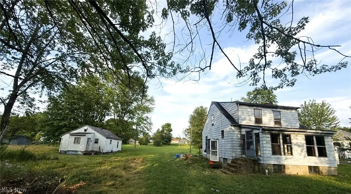 3573 Pershing Avenue, Hubbard, OH 44425 - #1