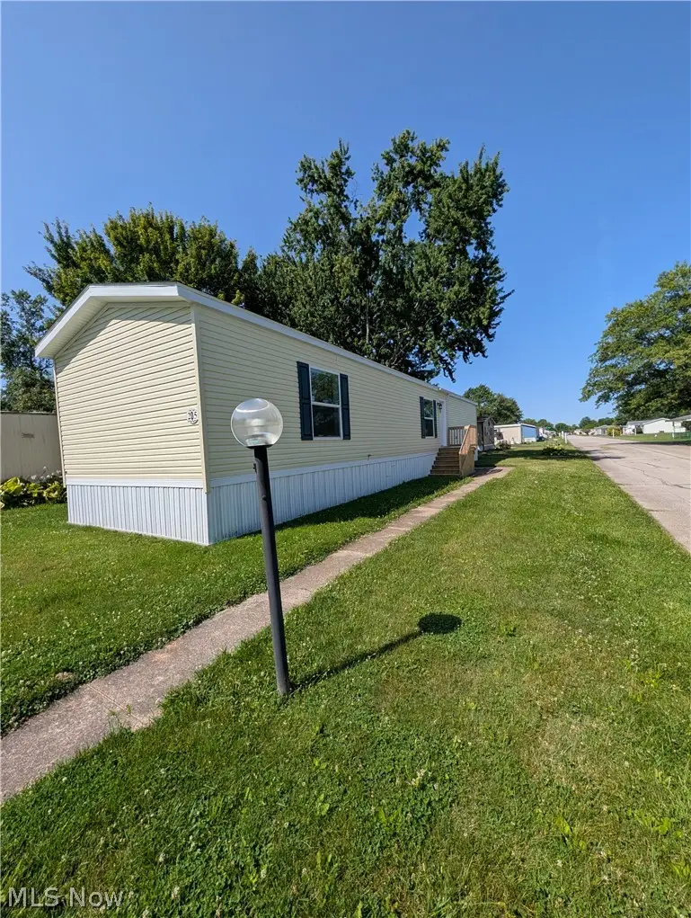 205 Greenbriar Drive, Elyria, OH 44035 - #3