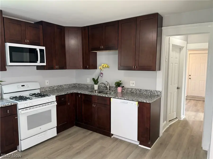 3143 W 104th Street, Cleveland, OH 44111 - #3