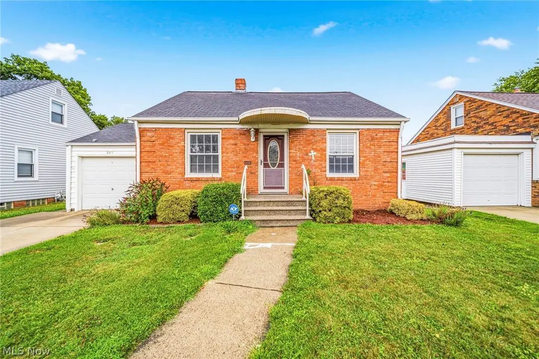 229 E 326th Street, Willowick, OH 44095 - #1