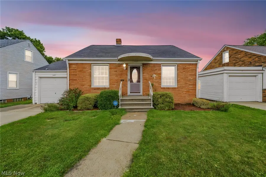 229 E 326th Street, Willowick, OH 44095 - #2