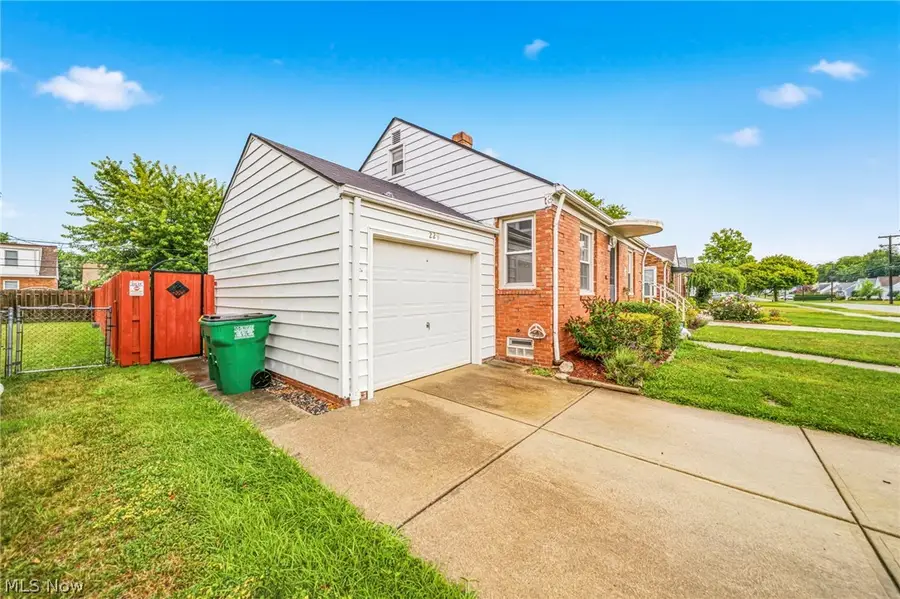 229 E 326th Street, Willowick, OH 44095 - #3