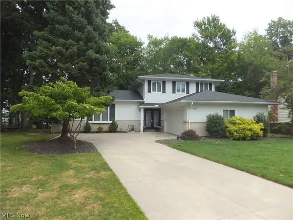 3041 Belmont Drive, Brooklyn Heights, OH 44131