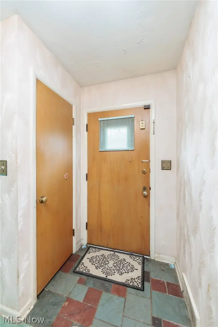 15711 Fenemore Road, East Cleveland, OH 44112 - #3