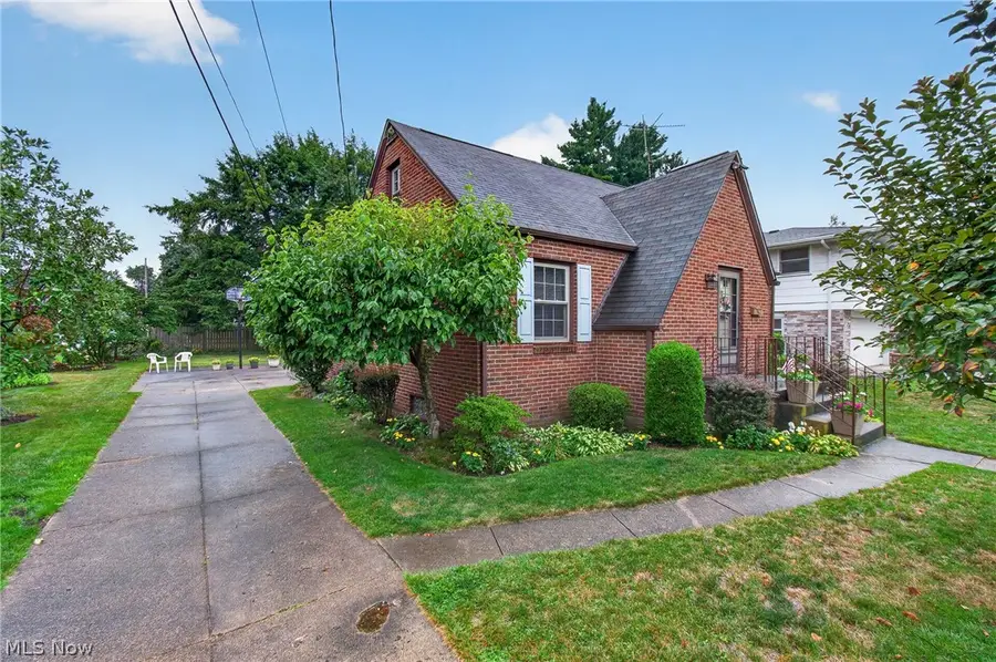 2014 32nd Nw Street, Canton, OH 44709 - #2
