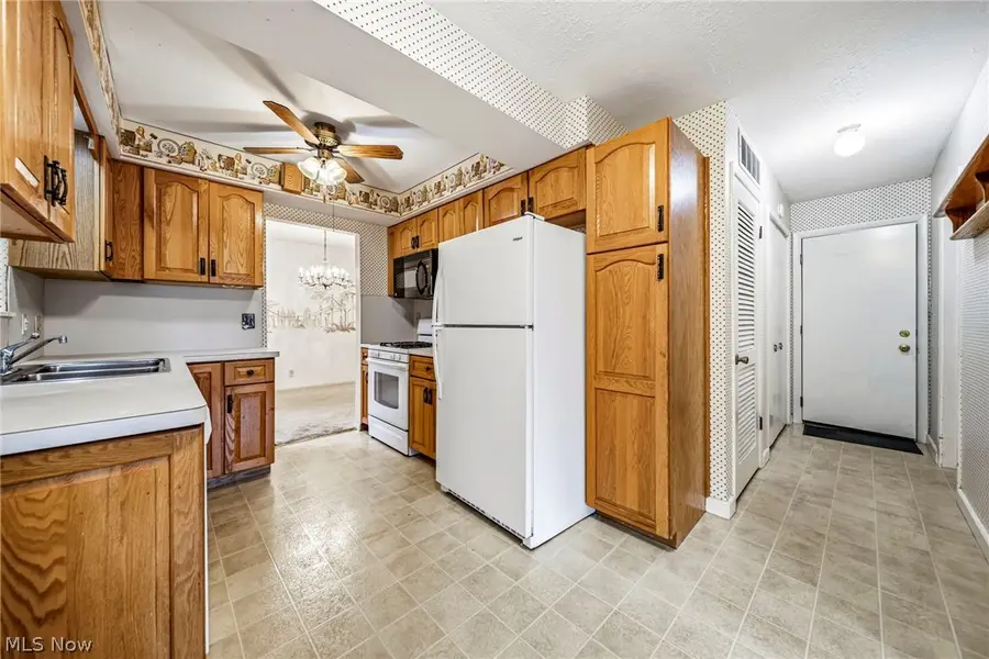 871 Cranbrook Drive, Highland Heights, OH 44143 - #3