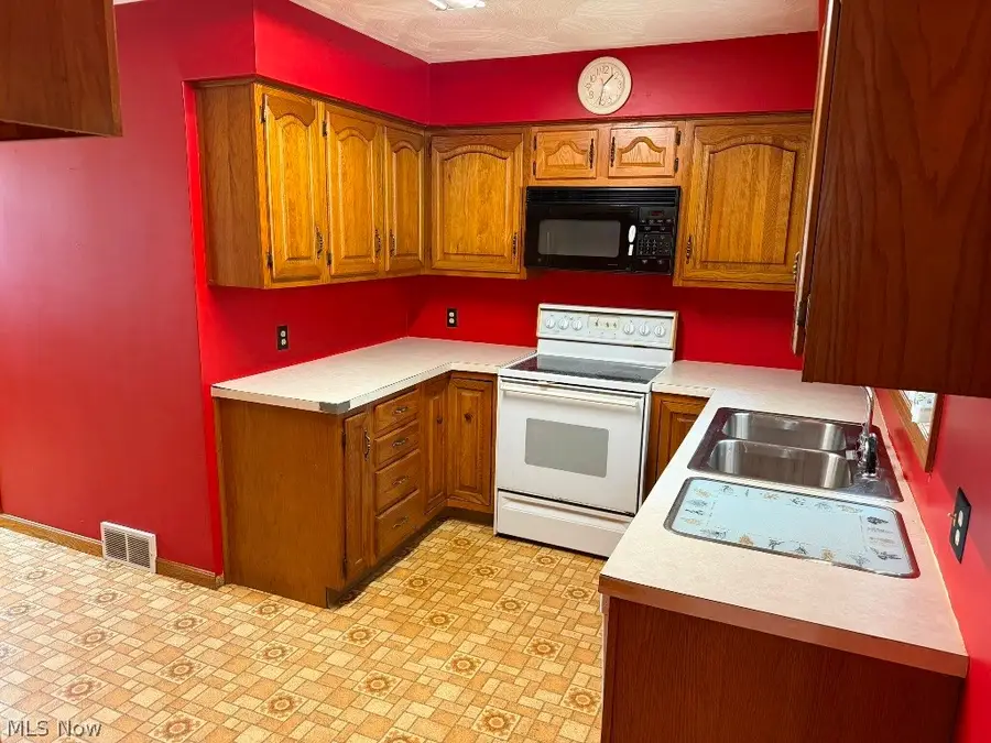 8311 S Elyria Road, Shreve, OH 44676 - #3