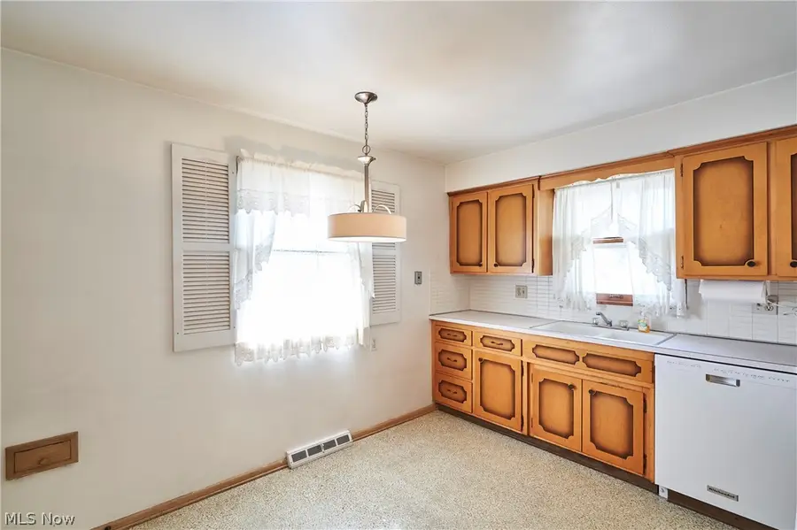 29581 Robert Street, Wickliffe, OH 44092 - #3