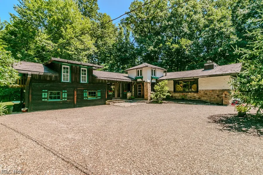 37075 Skyline Drive, Willoughby Hills, OH 44094 - #2