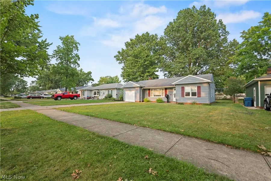 6869 Oakwood Road, Parma Heights, OH 44130 - #2