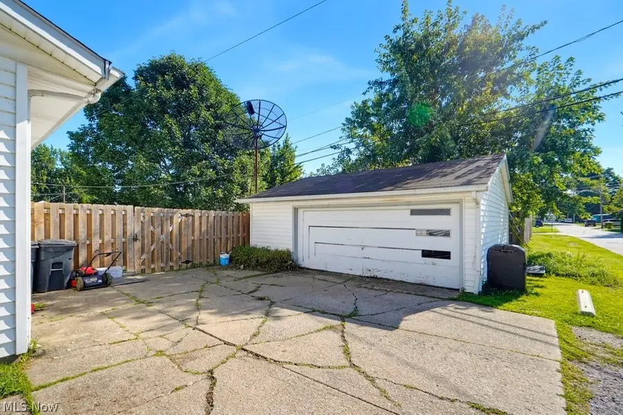 1295 Mohegan Trail, Willoughby, OH 44094 - #3
