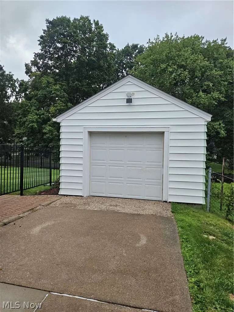 2402 Edgewater Drive, Poland, OH 44514 - #2