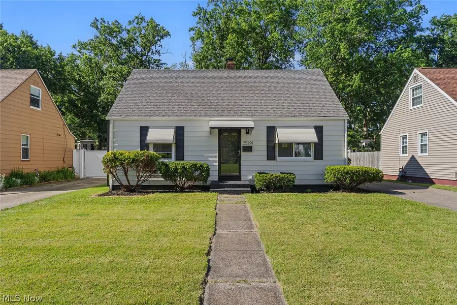 25291 Richards Avenue, Euclid, OH 44132 - #2