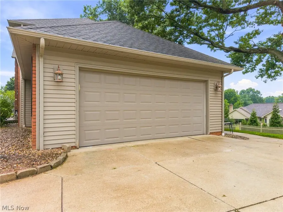 3379 Stratham Nw Circle, Canton, OH 44708 - #3